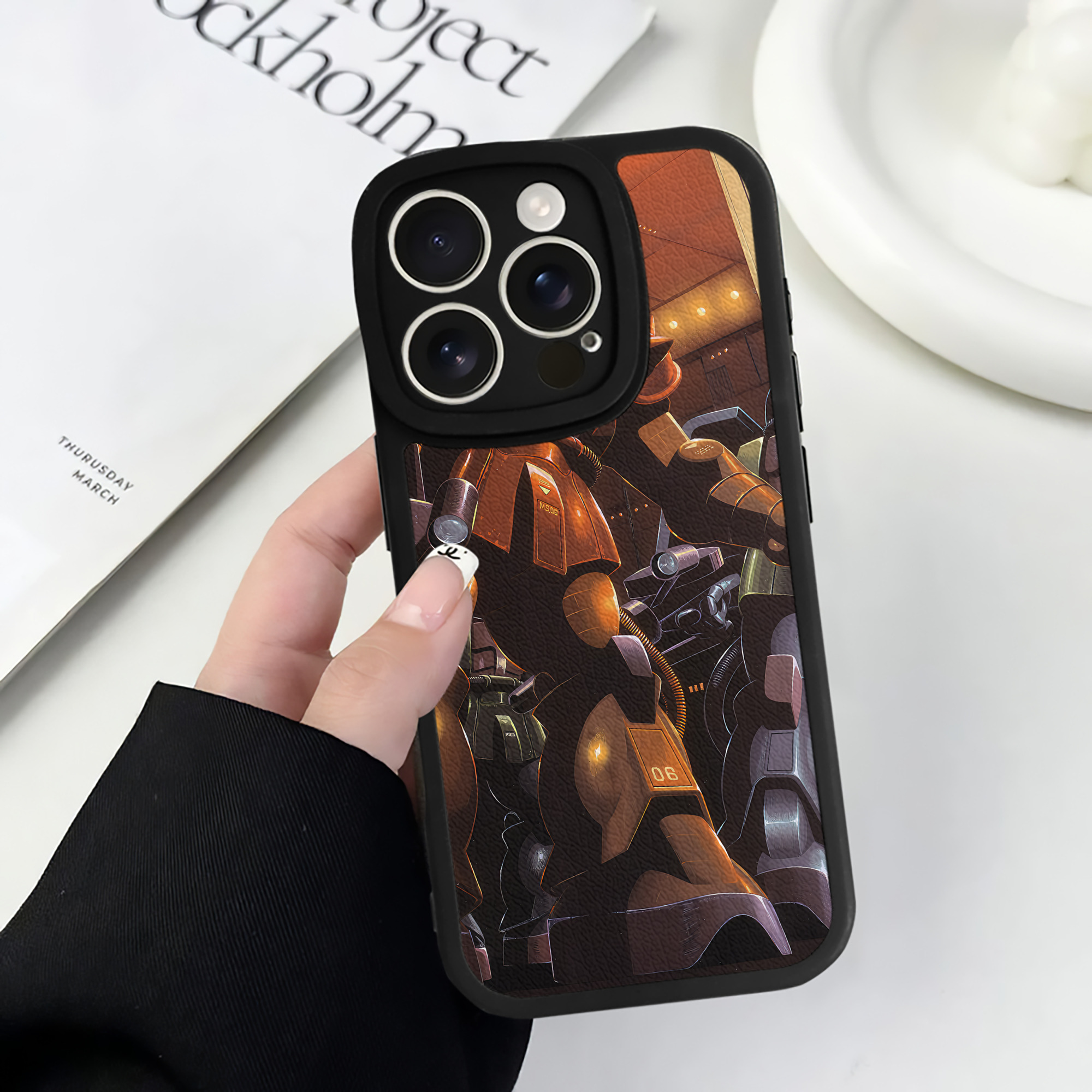 （画像用） 機動戦士ガンダム Mobile Suit Gundam 【iPhone 16シリーズ対応】シリコンスマホケース（レザー調） 材質：シリコン